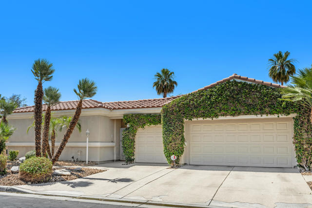 77 Clavel Court, Palm Desert CA: https://media.crmls.org/mediaz/c1f03712-f96d-4f57-b07c-cbcf5caef504.jpg