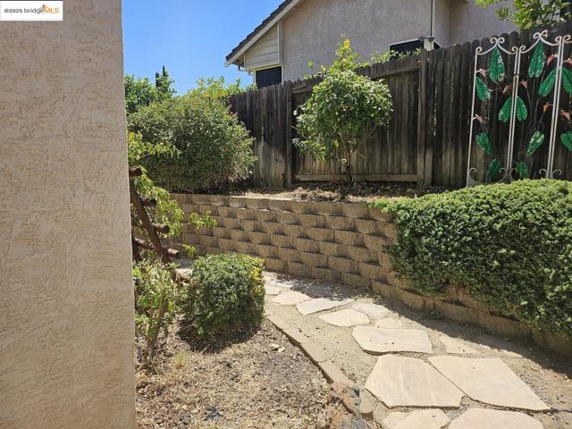 4606 Arabian WAY, Antioch CA: https://media.crmls.org/mediaz/c1f1832a-e951-4c8c-aed3-f9167b720756.jpg