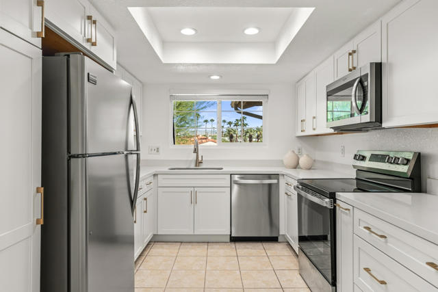 500 S Farrell Drive #F44, Palm Springs, CA 92264