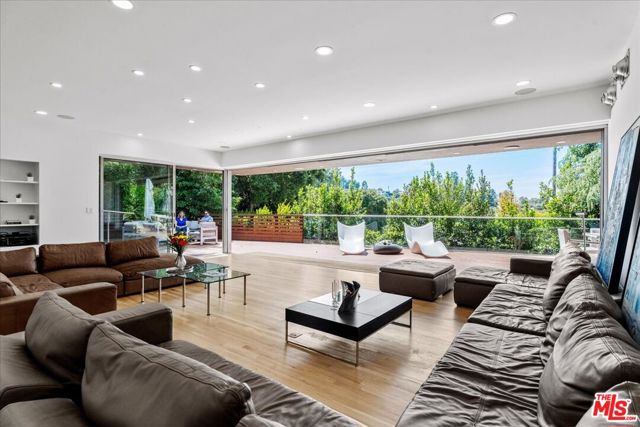 3567 Woodcliff Road, Sherman Oaks CA: https://media.crmls.org/mediaz/c1f19afa-fd1d-4b60-8207-1d6e498d94fb.jpg