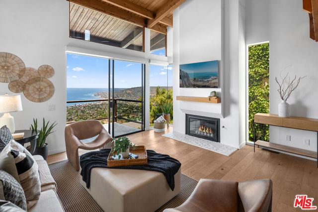1183 La Mirada Street, Laguna Beach CA: https://media.crmls.org/mediaz/c1f1f5ac-85d4-443f-baef-40353f6c6197.jpg