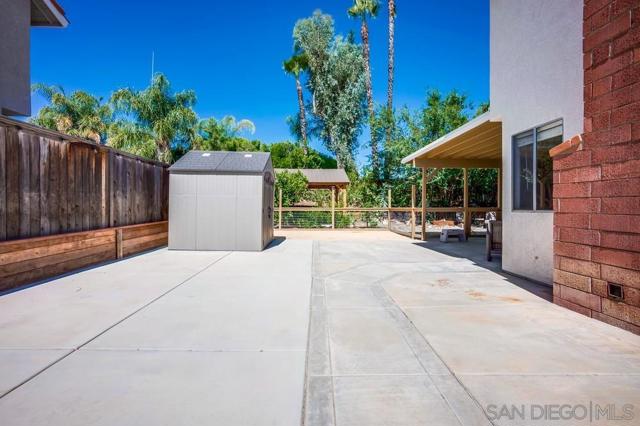40037 Amberley Cir, Temecula CA: https://media.crmls.org/mediaz/c1f286d5-07c9-4507-b459-7ee8ffa42c49.jpg