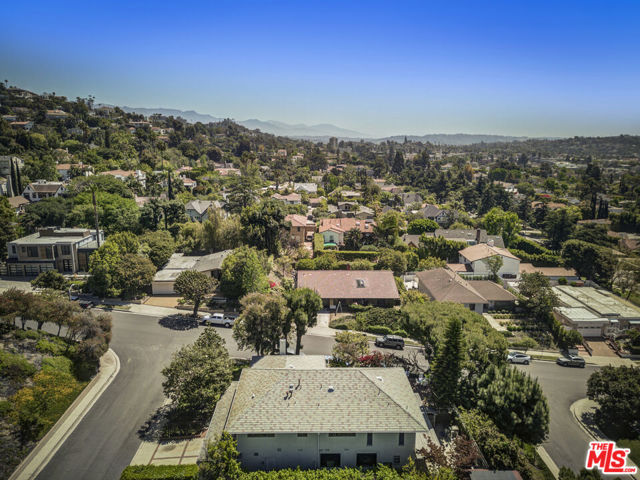 5136 Los Bonitos Way, Los Angeles CA: https://media.crmls.org/mediaz/c1f2ae70-5a8c-4341-8878-bc04916d974a.jpg