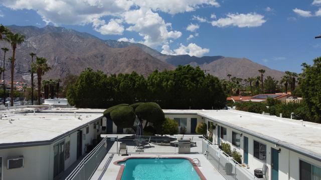 588 E Mel Avenue, Palm Springs CA: https://media.crmls.org/mediaz/c1f2dbe0-9e0a-4b40-8b42-4d959c74f0f1.jpg