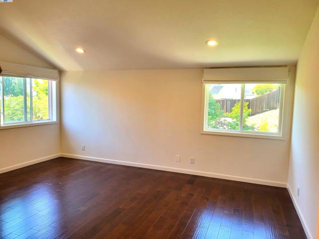 17089 Columbia Dr, Castro Valley CA: https://media.crmls.org/mediaz/c1f2e8c3-b0cd-4b99-aa5b-310d486cf067.jpg