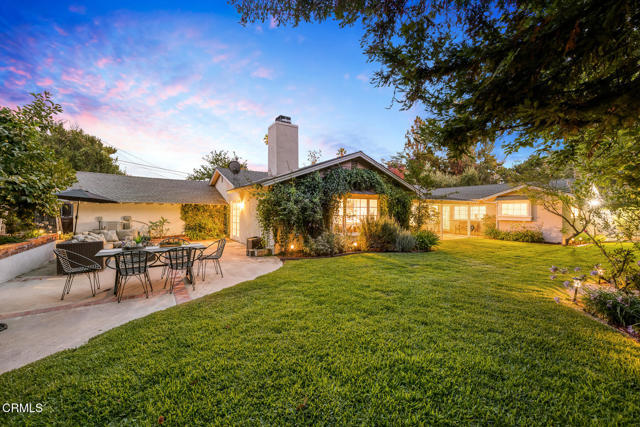 4929 Oakwood Avenue, La Canada Flintridge CA: https://media.crmls.org/mediaz/c1f2fde2-80ca-4a8a-8af0-9997ba3bec98.jpg