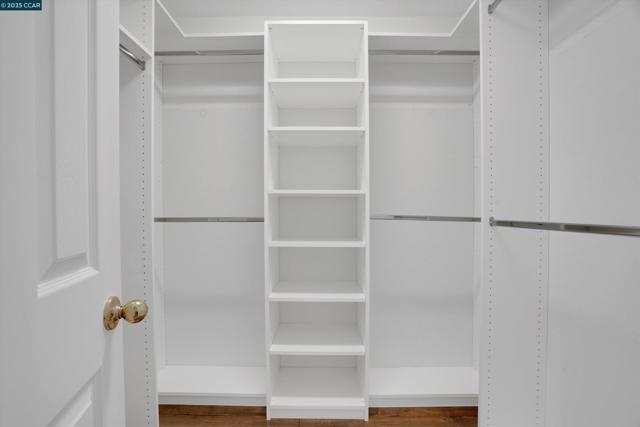 6911 Brentwood Blvd, Brentwood CA: https://media.crmls.org/mediaz/c1f304cb-d893-491c-b29a-39ae24db504f.jpg