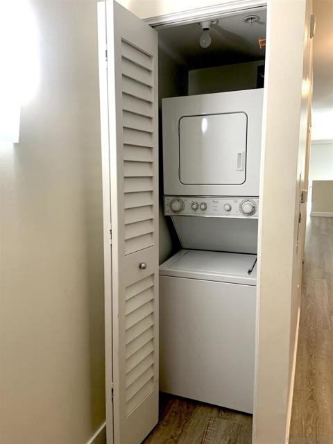 889 Date St, San Diego CA: https://media.crmls.org/mediaz/c1f38af9-00fa-47a6-a8d2-da4ab814cf3e.jpg