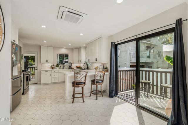 Detail Gallery Image 13 of 54 For 3880 Loma Vista Rd, Ventura,  CA 93003 - 3 Beds | 3 Baths