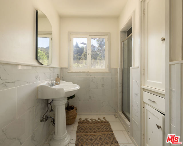 2136 Benedict Canyon Drive, Beverly Hills CA: https://media.crmls.org/mediaz/c1f46af0-e09c-4670-adec-13a1ccb5c84f.jpg