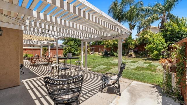 27468 Rosebay Ct, Temecula CA: https://media.crmls.org/mediaz/c1f47e4c-2fb5-4d5e-90d0-1946dce4fa9e.jpg