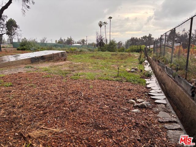 408 Wistaria Place, Altadena CA: https://media.crmls.org/mediaz/c1f48990-a541-4c0d-9812-9d130cabec37.jpg