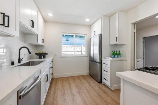 609 Fallon Avenue, San Mateo CA: https://media.crmls.org/mediaz/c1f48df7-9306-43ef-9f5a-0c11e786575e.jpg