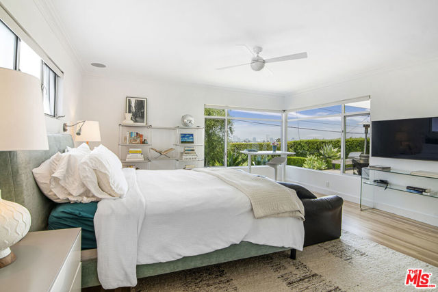 9353 Duxbury Road, Los Angeles CA: https://media.crmls.org/mediaz/c1f49b10-53d2-4060-b689-32346022052b.jpg