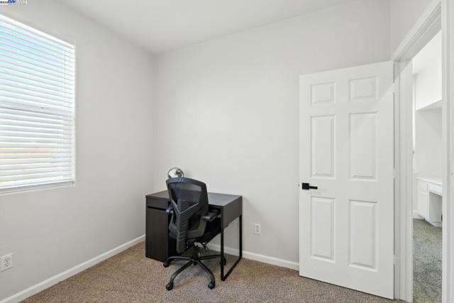 2501 Aimonetti ave, Sacramento CA: https://media.crmls.org/mediaz/c1f4c0e7-8549-4cd1-9e8f-bd2785387fbc.jpg