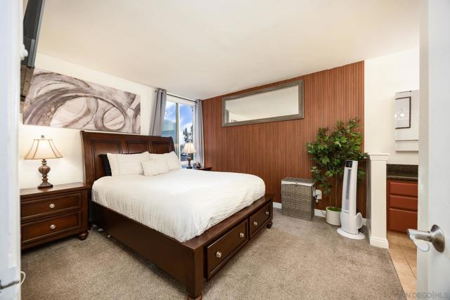 4860 Rolando Ct, San Diego CA: https://media.crmls.org/mediaz/c1f4d50d-0f9f-4c9f-a12f-229535a08241.jpg