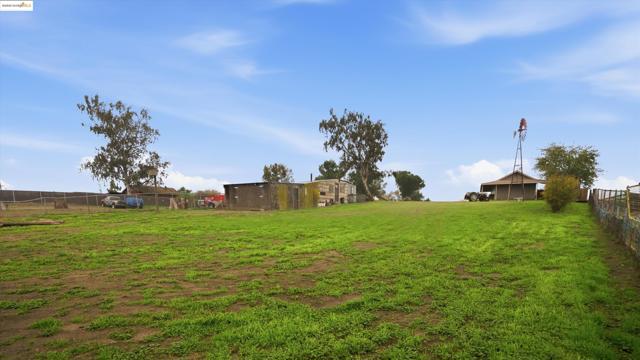 5372 Tule Tree Ln, Oakley CA: https://media.crmls.org/mediaz/c1f513f4-7c4c-480e-bac6-a4d8df3019f4.jpg