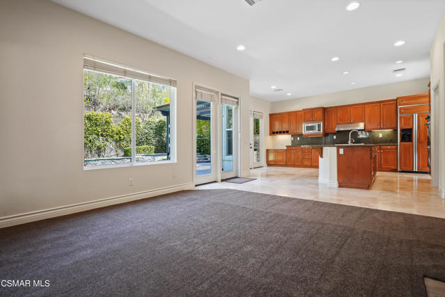 6077 Mandeville Place, Oak Park CA: https://media.crmls.org/mediaz/c1f593b5-630d-4c25-96d0-5f4312eb41c7.jpg