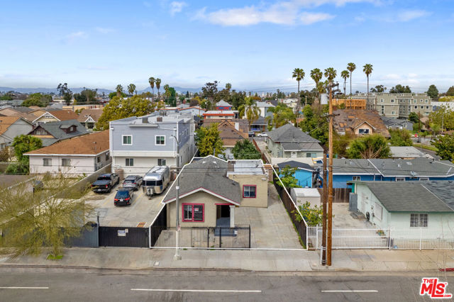 1109 Exposition Boulevard, Los Angeles CA: https://media.crmls.org/mediaz/c1f5acbd-9098-4281-8641-24f6633df0a2.jpg