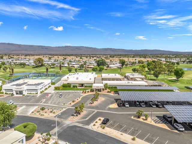 39551 Hidden Water Place, Palm Desert CA: https://media.crmls.org/mediaz/c1f5e94b-90c5-4063-952a-8d0d7bea6a52.jpg