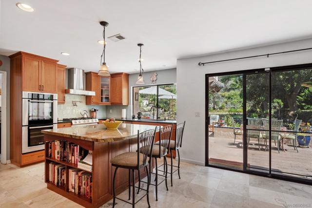 13414 Calle Colina, Poway CA: https://media.crmls.org/mediaz/c1f69068-66de-4ef7-bcc1-dd6967f50928.jpg