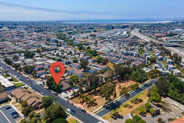 2414 1/2 Grove Ave, San Diego CA: https://media.crmls.org/mediaz/c1f6ad42-a726-4f95-b237-21c3eed8d368.jpg