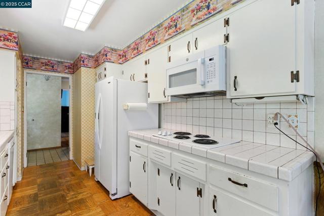 3363 Mcgraw Ln, Lafayette CA: https://media.crmls.org/mediaz/c1f6df93-69ec-4dfa-adc1-773f27c838fb.jpg