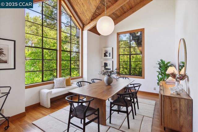 357 El Toyonal, Orinda CA: https://media.crmls.org/mediaz/c1f789c6-ab40-4643-94d7-288976cbd5f3.jpg