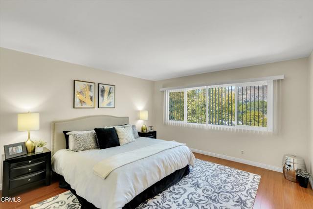 19015 Braemore Road, Porter Ranch CA: https://media.crmls.org/mediaz/c1f7d7c5-64b5-4147-920d-a1a02cf63547.jpg