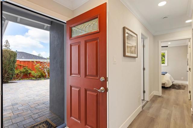 1692 Maryland St, Redwood City CA: https://media.crmls.org/mediaz/c1f83cc7-39b5-4098-824a-df185ef4adee.jpg