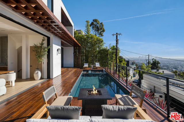 1525 Marlay Drive, Los Angeles CA: https://media.crmls.org/mediaz/c1f86784-6e06-45e4-9875-1589e0b5553b.jpg