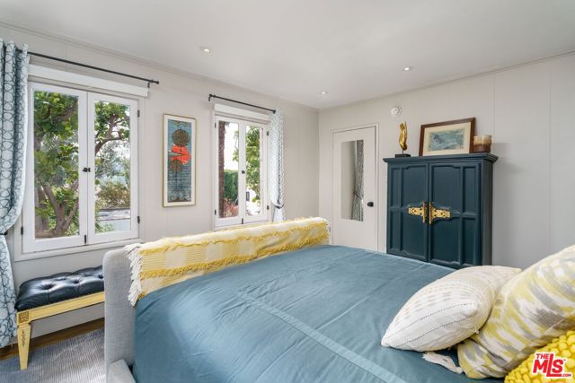 2066 GLENCOE Way, Los Angeles CA: https://media.crmls.org/mediaz/c1f8d95c-c816-4c11-926d-d0ef14b0e3cc.jpg