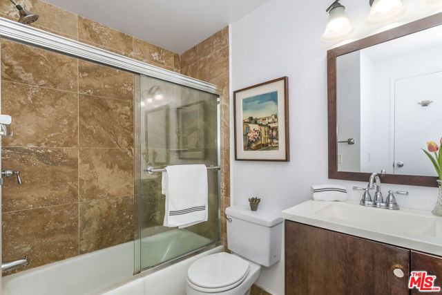 428 Hill Street, Santa Monica CA: https://media.crmls.org/mediaz/c1f939b9-6036-496d-bf83-7f01316bda54.jpg