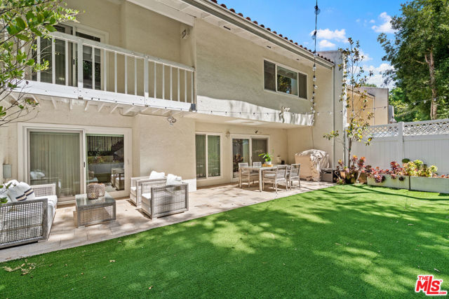 2771 Claray Drive, Los Angeles CA: https://media.crmls.org/mediaz/c1fa1781-b2a5-401a-99c7-b1ad56b744c9.jpg