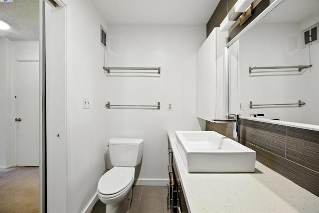 1321 Webster St, Alameda CA: https://media.crmls.org/mediaz/c1faace8-8376-43c3-98a4-c7a0fc726dcd.jpg