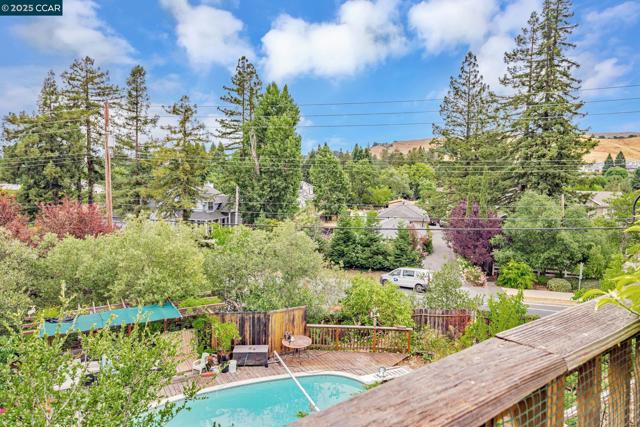 92 Gaywood Pl, Moraga CA: https://media.crmls.org/mediaz/c1facdae-ee6d-47c3-8c4a-5409ed8ad0db.jpg