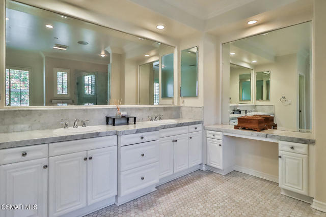 164 Via Sandra, Newbury Park CA: https://media.crmls.org/mediaz/c1faeb07-ace1-4226-beca-13a8076b46ce.jpg