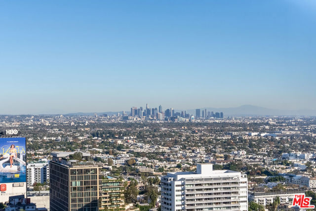 9255 Doheny Road, West Hollywood CA: https://media.crmls.org/mediaz/c1faf149-4f53-4903-bbb1-c4b0ce8080e1.jpg