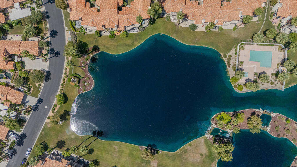 https://media.crmls.org/mediaz/c1fbae29-50b4-4728-97f6-d736123b41d1.jpg?preset=X-Large
