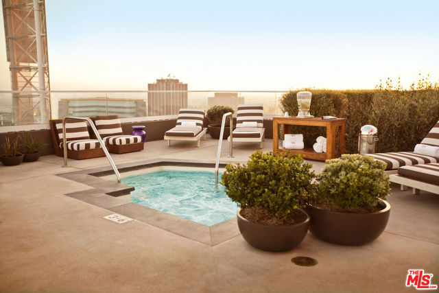 6250 Hollywood Boulevard, Los Angeles CA: https://media.crmls.org/mediaz/c1fbee37-3b74-44bf-9736-34030a68c0e6.jpg