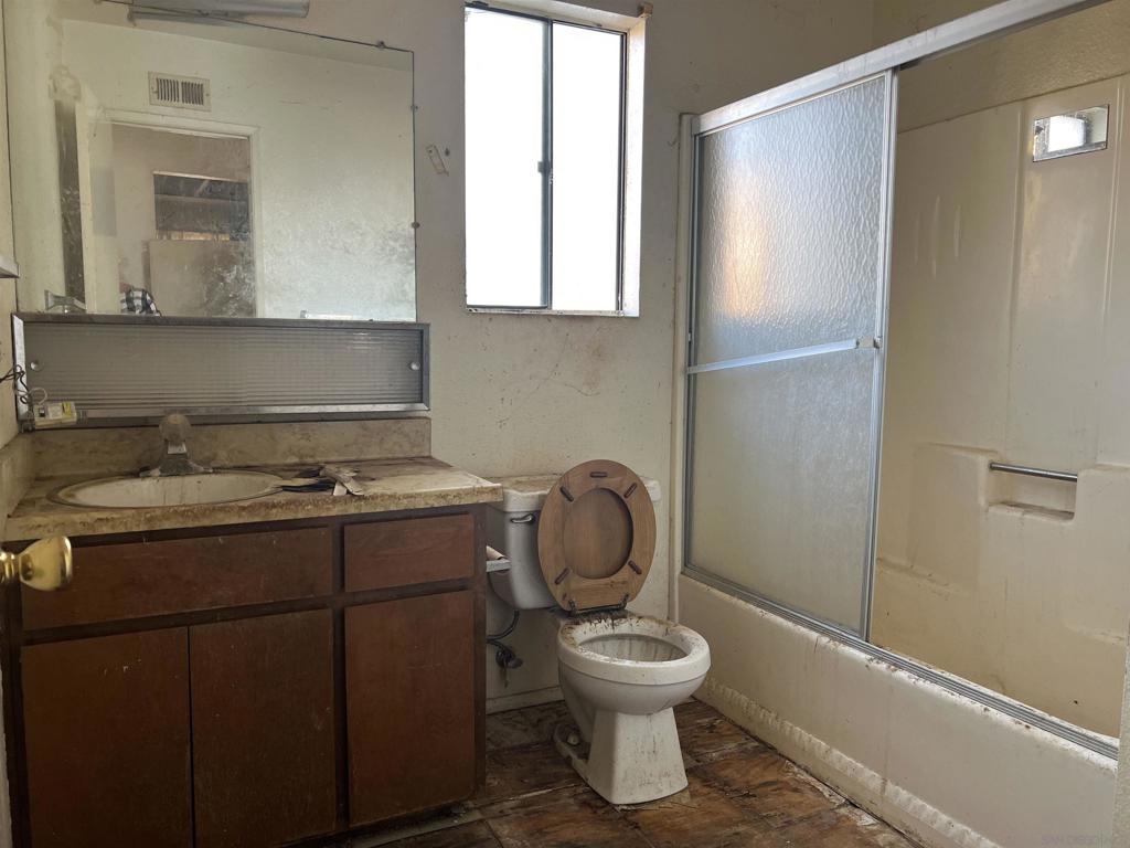 https://media.crmls.org/mediaz/c1fbf562-996f-4511-93e2-9419d55078b3.jpg?preset=X-Large