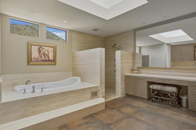 70150 Thunderbird Road, Rancho Mirage CA: https://media.crmls.org/mediaz/c1fc1b8d-2865-415e-9248-8c3066dbf2a0.jpg