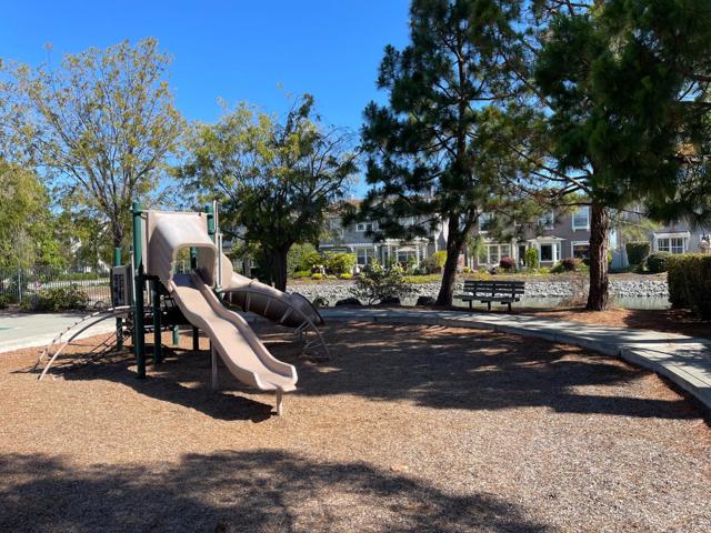 1065 Rockport Avenue, Redwood City CA: https://media.crmls.org/mediaz/c1fd00d2-b921-4896-97d9-c4021490612c.jpg