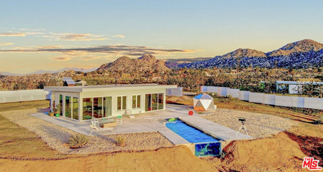 5215 Pioneertown Road, Pioneertown CA: https://media.crmls.org/mediaz/c1fd56fd-8474-46bc-a244-7dcb3f826cc9.jpg