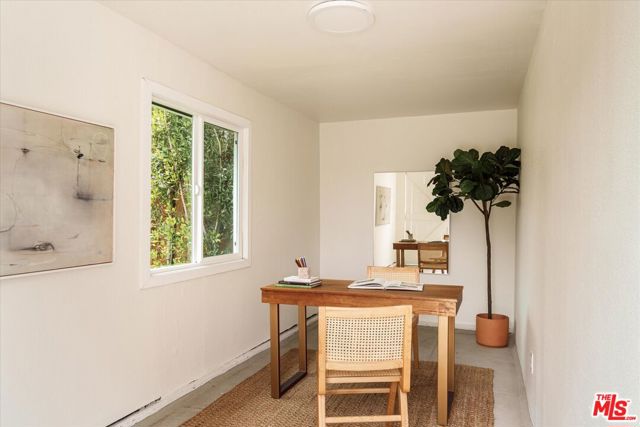 2041 S Palm Grove Avenue, Los Angeles CA: https://media.crmls.org/mediaz/c1fdb7e3-b992-4e80-a73d-7ff22484d45a.jpg