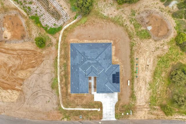 29527 Viking View Ln, Valley Center CA: https://media.crmls.org/mediaz/c1fe24a3-0f51-44a9-b3a6-fbec0e6698a1.jpg