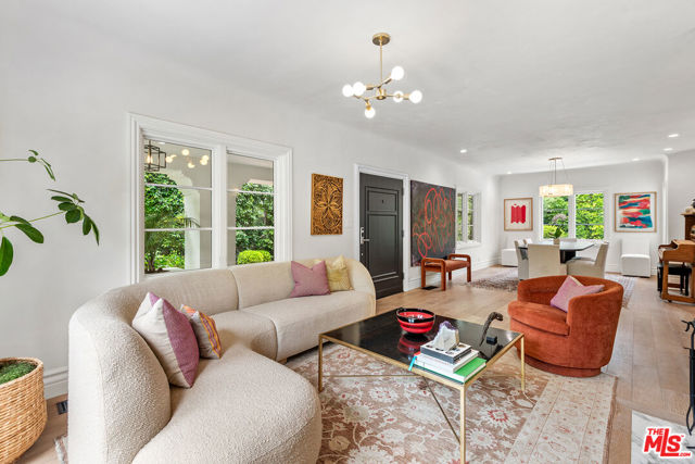 14226 Chandler Boulevard, Sherman Oaks CA: https://media.crmls.org/mediaz/c1fef139-7fbd-450f-96a9-dc1b6a8ac5f3.jpg