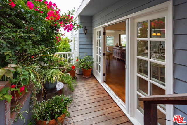 218 Montreal Street, Playa del Rey CA: https://media.crmls.org/mediaz/c1ff0f9b-9300-46c6-9163-06cb5b8308ba.jpg