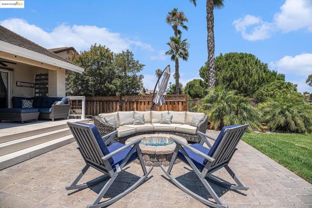 2167 Saint Andrews Ct, Discovery Bay CA: https://media.crmls.org/mediaz/c1ff1091-9a2e-43fe-8cc8-bc358cf069dd.jpg