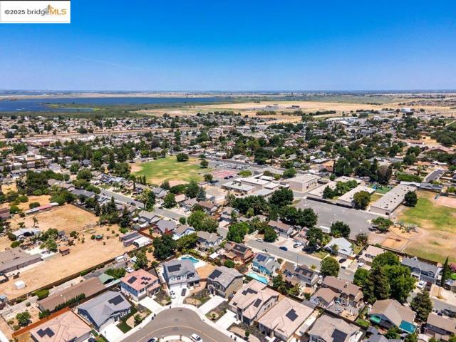 4670 Fuschia Way, Oakley CA: https://media.crmls.org/mediaz/c1ff21b3-70b3-4e6f-8302-a4c3b4f7f5f4.jpg